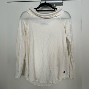 BRAND NEW Cozy Off the Shoulder Abercrombie top